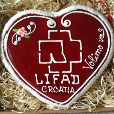 KREACIJE HRVATSKIH RAMMSTEIN FANOVA